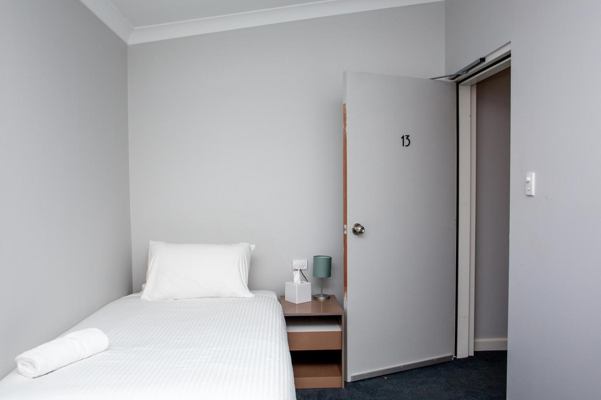 Five Island Hotel Cringila Habitación foto